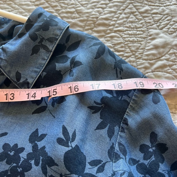 J Jill Women 2X Split Neck Tab Sleeve Popover Chambray Floral Blue Blouse Tencel - Picture 7 of 8